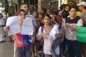 Masiva protesta de ex empleados municipales en la Anses