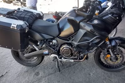 Aprovecharon que dormía y le robaron la moto del garage