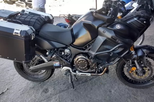 Aprovecharon que dormía y le robaron la moto del garage