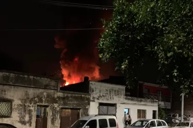 Un incendio en una colchonería alteró el festejo navideño de los vecinos de Villa Luján