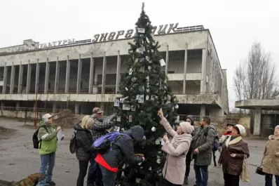 La Navidad volvió a Chernóbil: por primera vez luego de tragedia, armaron un arbolito