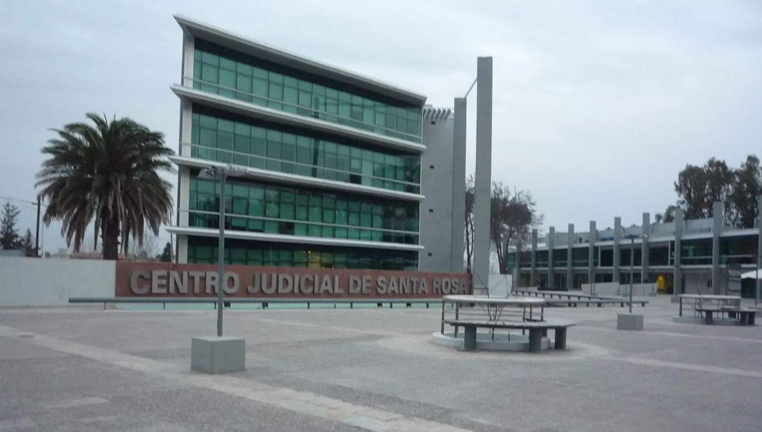 Condenan a 15 años de prisión a un albañil por violar a sus tres hijastras menores