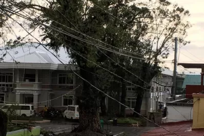 El tifón Phanfone azota a Filipinas y le arruina la Navidad a miles de personas