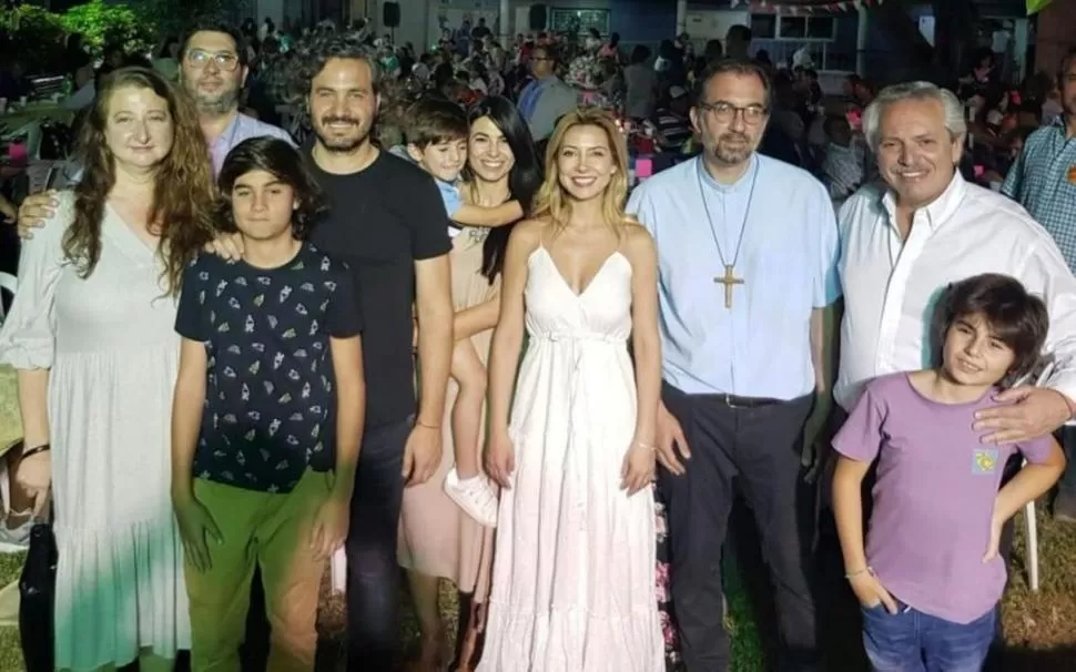 EN FAMILIA. Fernández fue con su novia y los ministros Cafiero y Biondi. telam 
