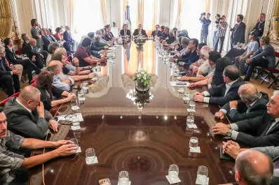 La firma del acuerdo entre gremialistas, la UIA y el Gobierno: es el puntapié inicial