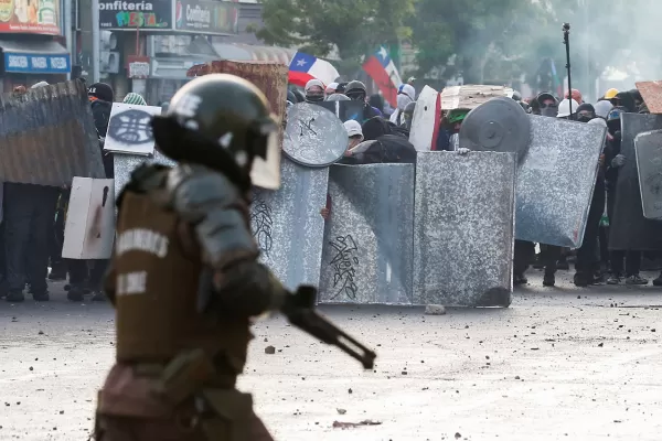 Justicia chilena dictó prisión preventiva a seis carabineros por torturas durante protestas