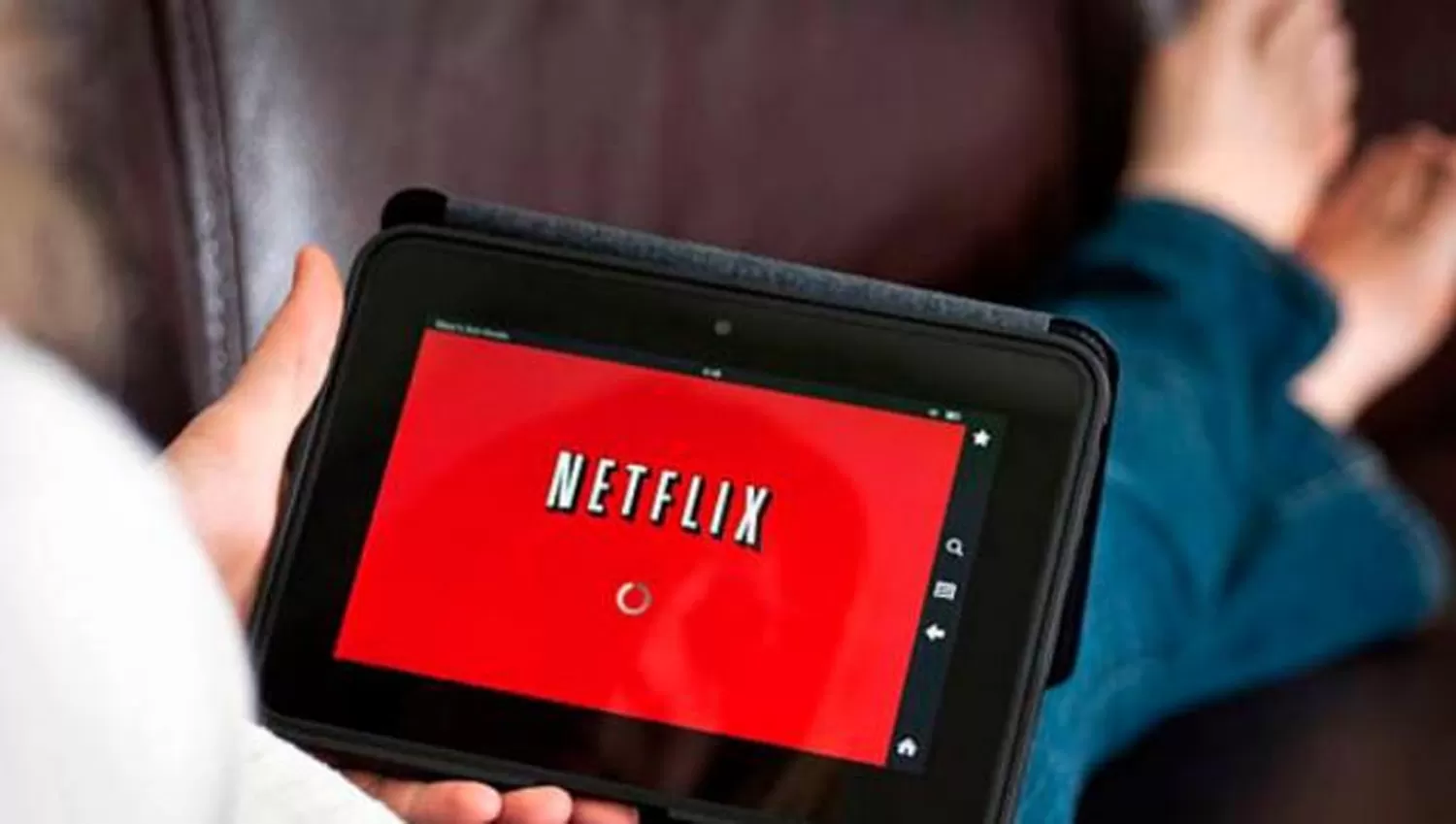 Impuesto al dólar: servicios digitales como Netflix y Spotify tributarán sólo el 8%