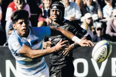 Los rugbiers tucumanos, presentes en todos lados