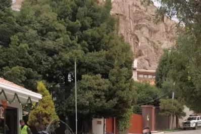 Encapuchados intentan entrar a la embajada mexicana en Bolivia