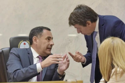 En la Legislatura también “congelarán” las dietas