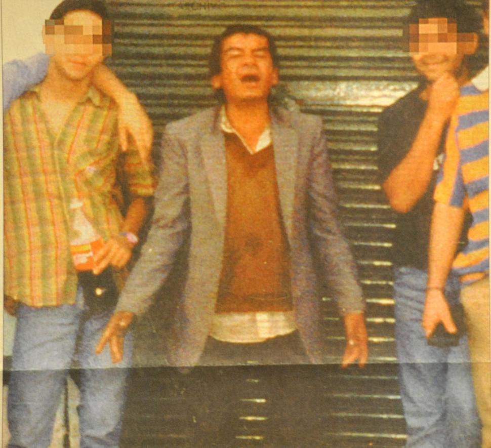 LA VÏCTIMA. Juan Carlos Carrizo (centro) era alcohólico y vivía en la calle.