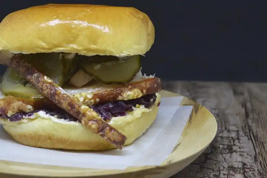 Flæskestegssandwich.