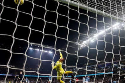 Manchester City derrotó 2-1 al Everton con un doblete de Gabriel Jesús