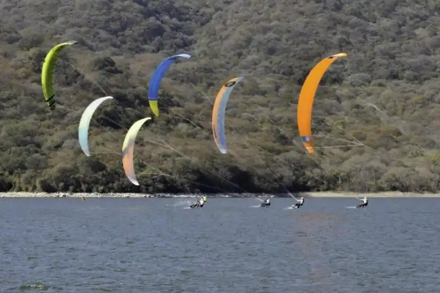 El dique Celestino Gelsi es un paraíso para los deportes náuticos