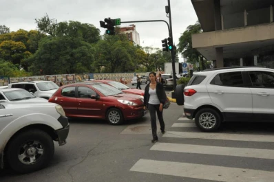 Reportaje fotográfico: cumplir con las reglas de tránsito parece una tarea difícil