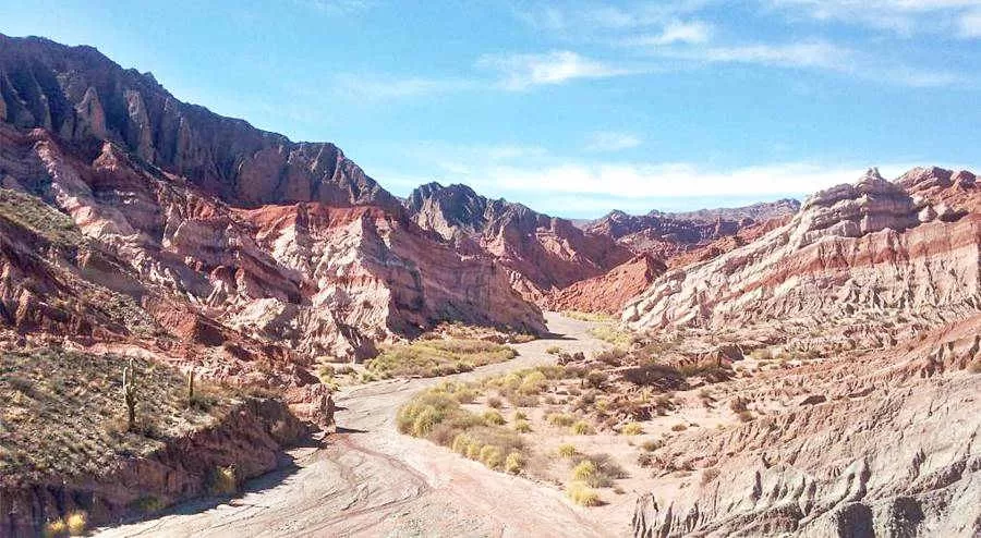 Los paisajes salteños cautivan a los turistas.