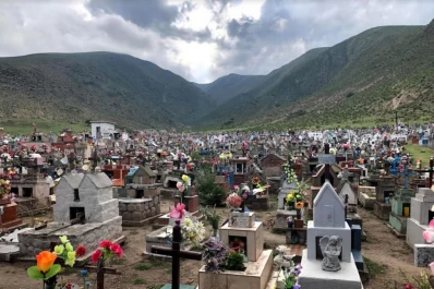Un paseo con “Truquía” por el sitio donde el descanso eterno tiene color y alegría