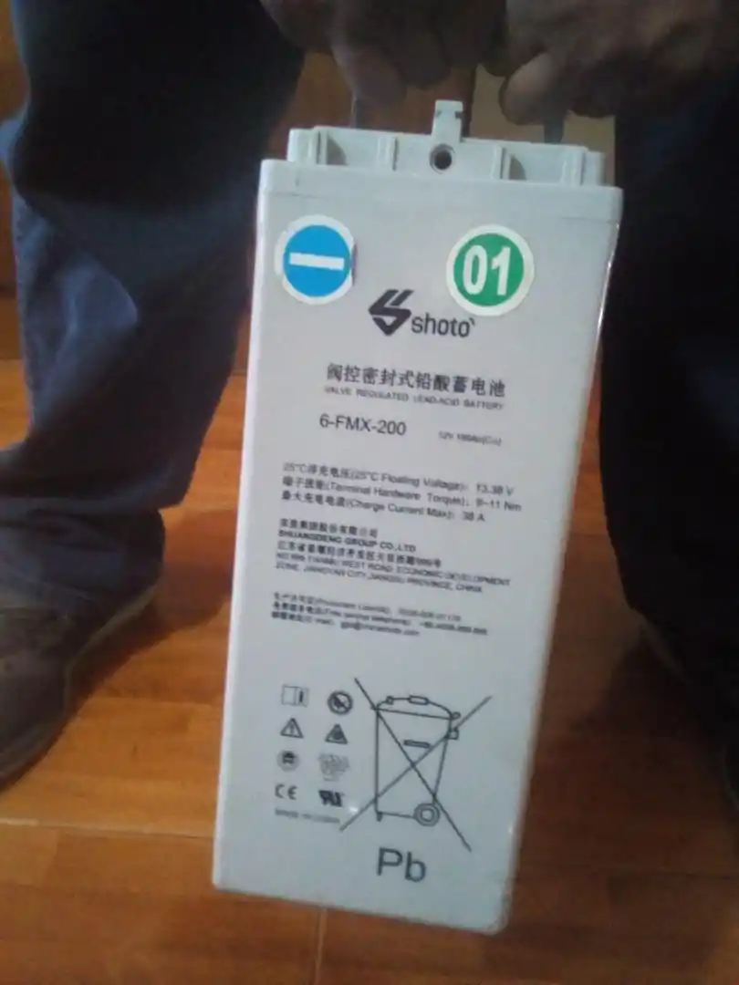 Roban baterías de las antenas de telefonía para usar en equipos de audio