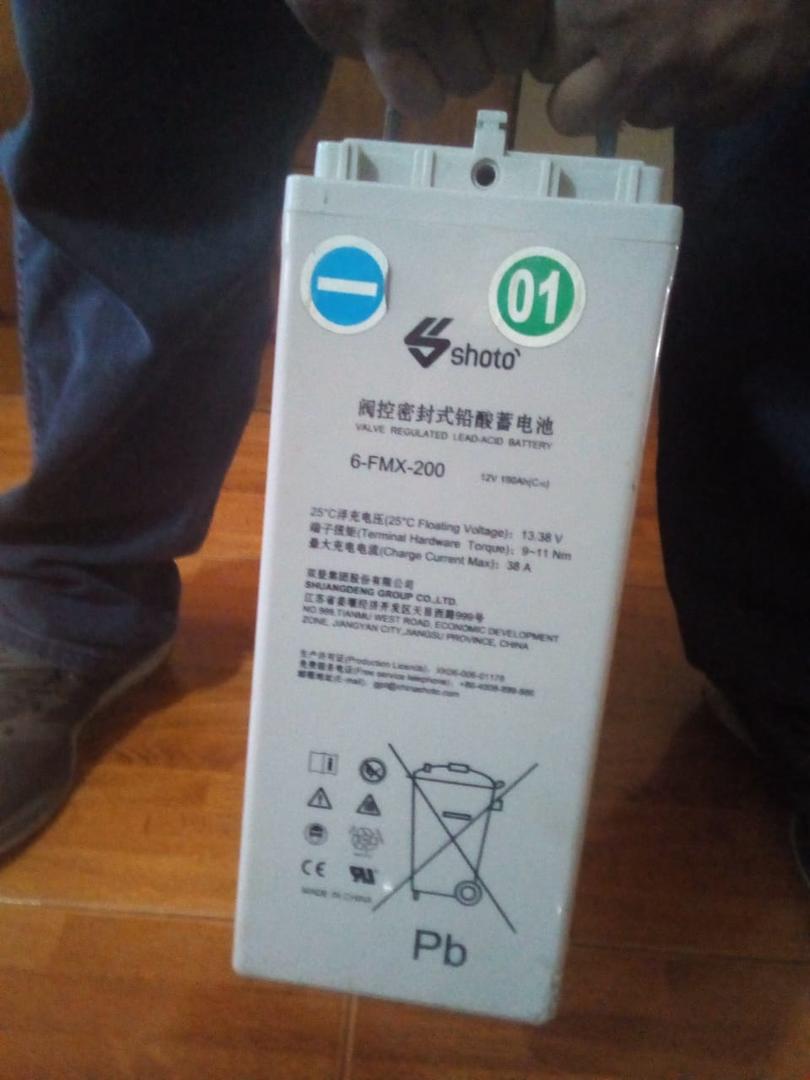 Roban baterías de las antenas de telefonía para usar en equipos de audio