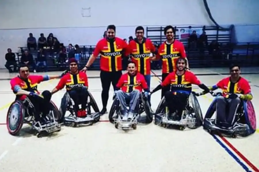 EN VENADO TUERTO. Al no tener camisetas, Cardenales les prestó un juego. 