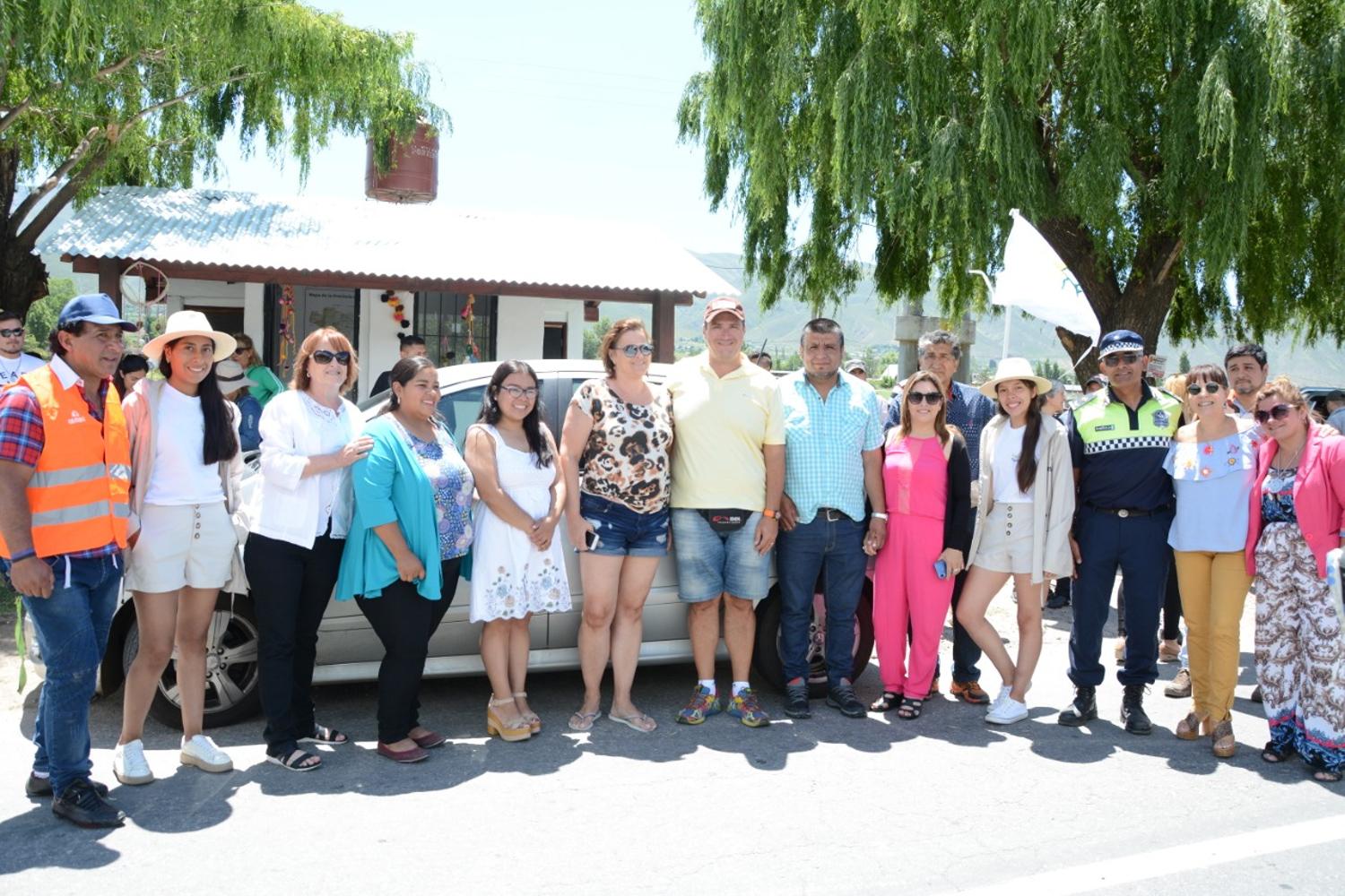 Llegaron los primeros turistas a los Valles y fueron recibidos por la comunidad