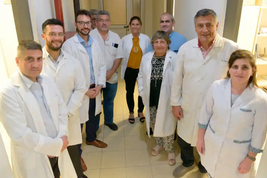 INVESTIGADORES. Los médicos forenses realizan promedio, cada uno, unas 100 autopsias al año. TEST. En el cuerpo forense se pueden hacer estudios y pruebas de balística. LA GACETA / FRANCO VERA