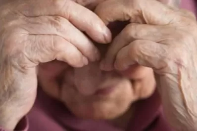 Golpearon y maniataron a un hombre de 91 años para robarle $ 150.000