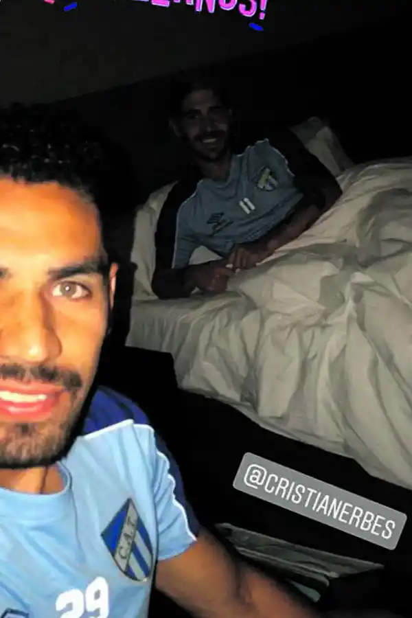 NI PARA DORMIR. Ortiz y Erbes con ropa de entrenamiento.