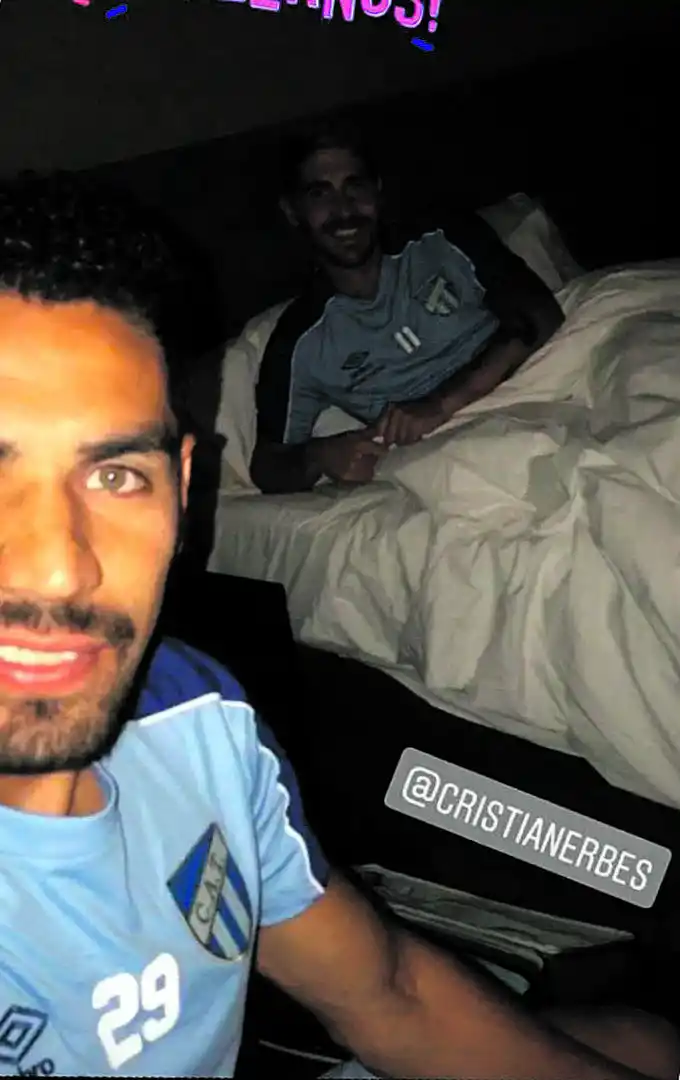 NI PARA DORMIR. Ortiz y Erbes con ropa de entrenamiento.