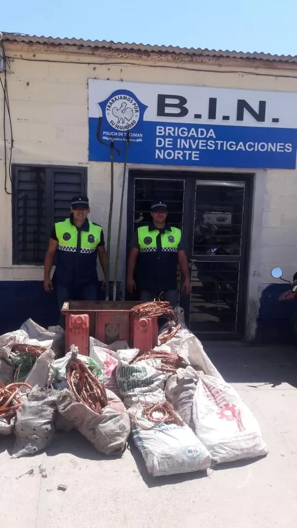 EXPOSICIÓN. La Policía secuestró bolsas arpilleras que contenían cobre.  