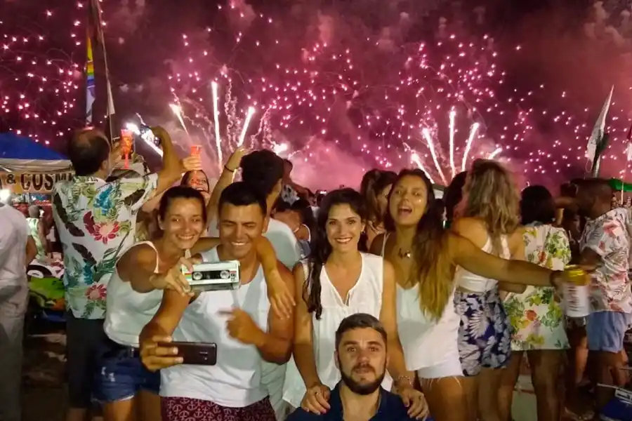 Festejos de Año Nuevo en Río de Janeiro. FOTO DE BRUNO BONILLA.