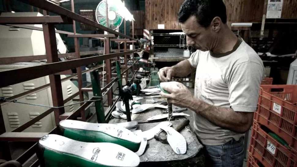 AUXILIO. El Gobierno apunta a socorrer a las pequeñas empresas, que son las generadoras de mano de obra. télam (archivo)