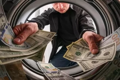 Cuatro formas en que la política “lava” dinero del Estado