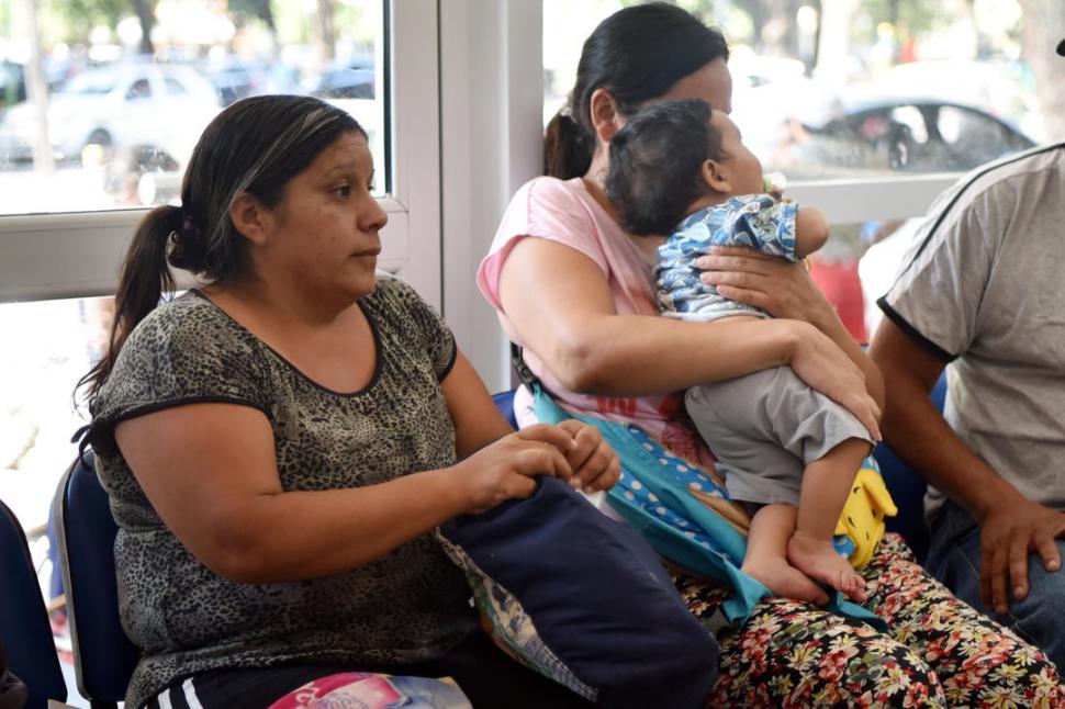 EN EL HOSPITAL. Rosa Costilla, madre del adolescente. 