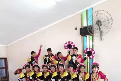 La wiphala se luce en el Festival de la PrePachamama