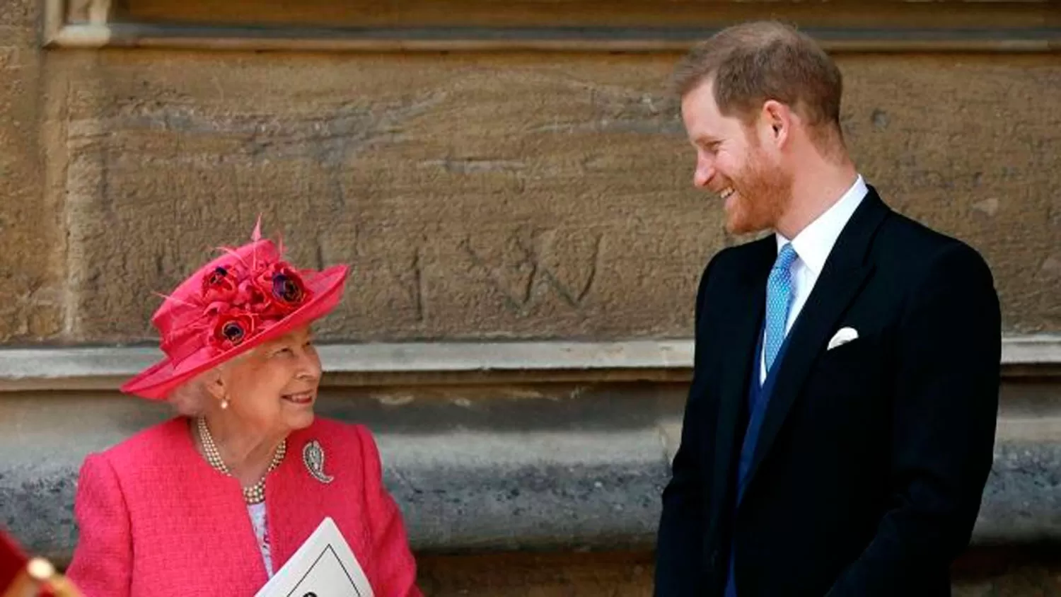 La reina Isabel II accedió a que Harry y Meghan se distancien de los roles reales