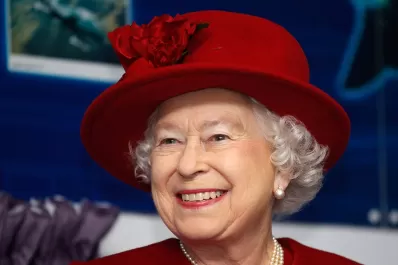 La reina Isabel II convocó urgente a la familia real para abordar el futuro de Harry y Meghan