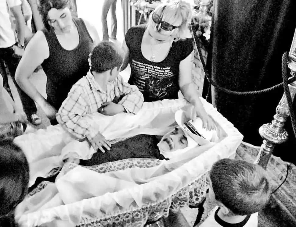 EL ÚLTIMO ADIóS. Una multiud asistió al velatorio de “El Malevo” Ferreyra. Fue sepultado con su sombrero blanco.