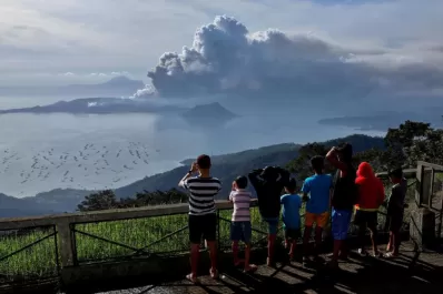 Un volcán entró en erupción en Filipinas