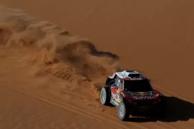 Sainz sigue liderando el Dakar, pero ahora con poco margen