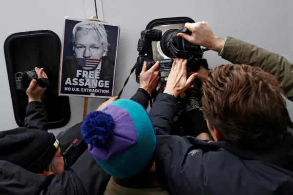 Julian Assange declaró ante la justicia británica