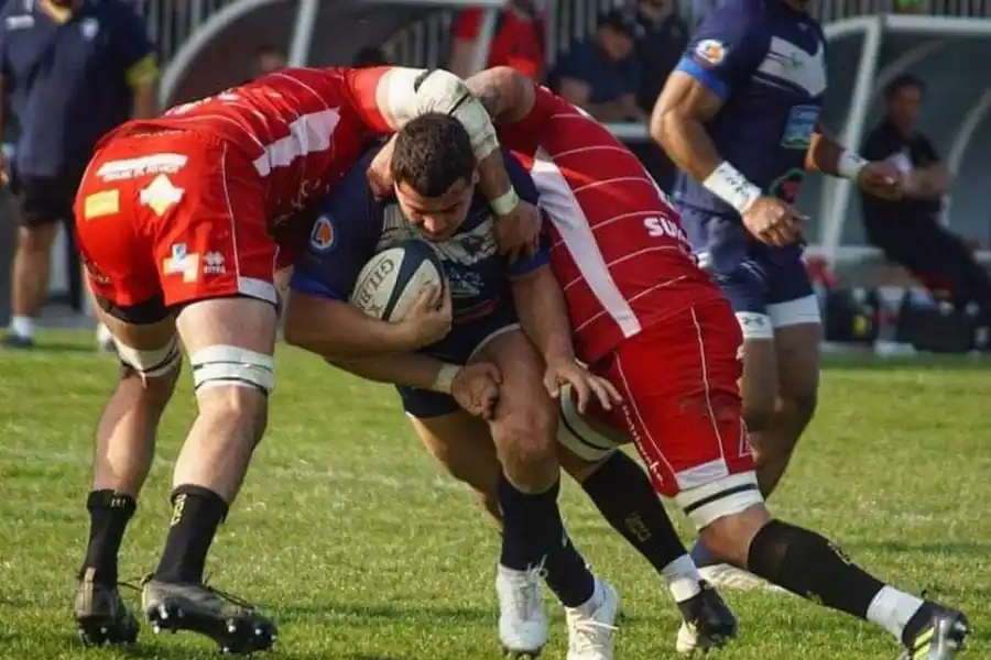 EN ACCIÓN. El hooker juega para el Sportif Beaunois de la ciudad de Beaune. 