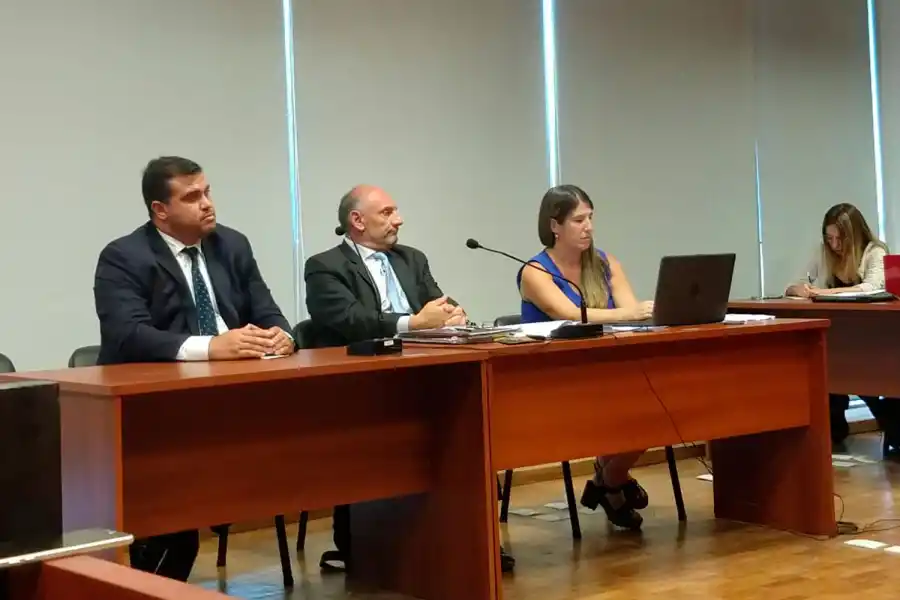 DEFENSORES. El abogado Ricardo Santoro y el fiscal Carlos Sale.