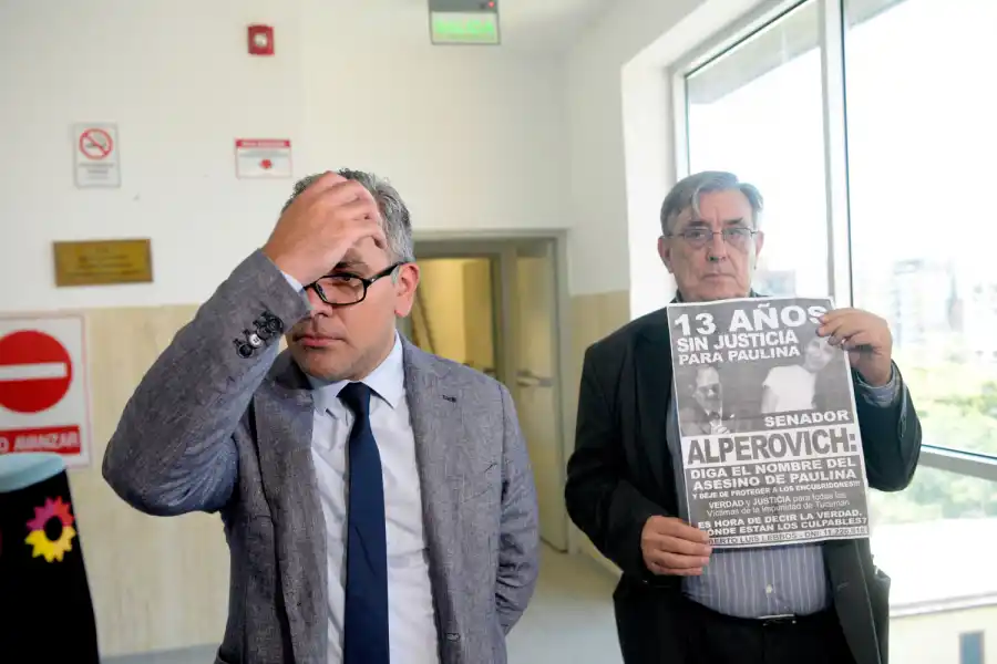 ¿DOLOR DE CABEZA?. Alberto Lebbos aprovechó cada vez que pudo para gritar su verdad. El abogado Ariel Sosa lo soportó.