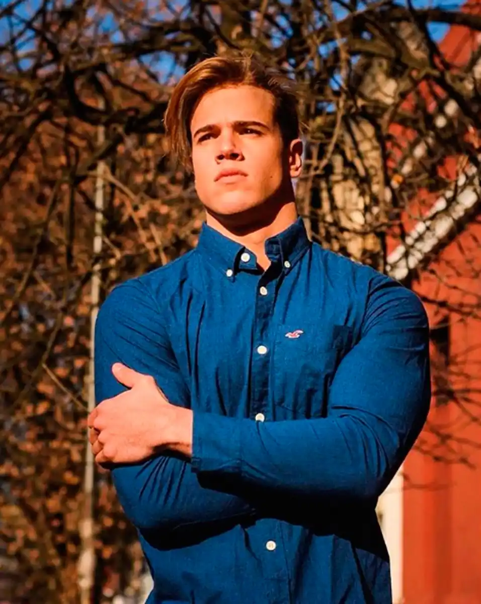 Quién es Adriano, el bañero tucumano del nuevo programa de Marley