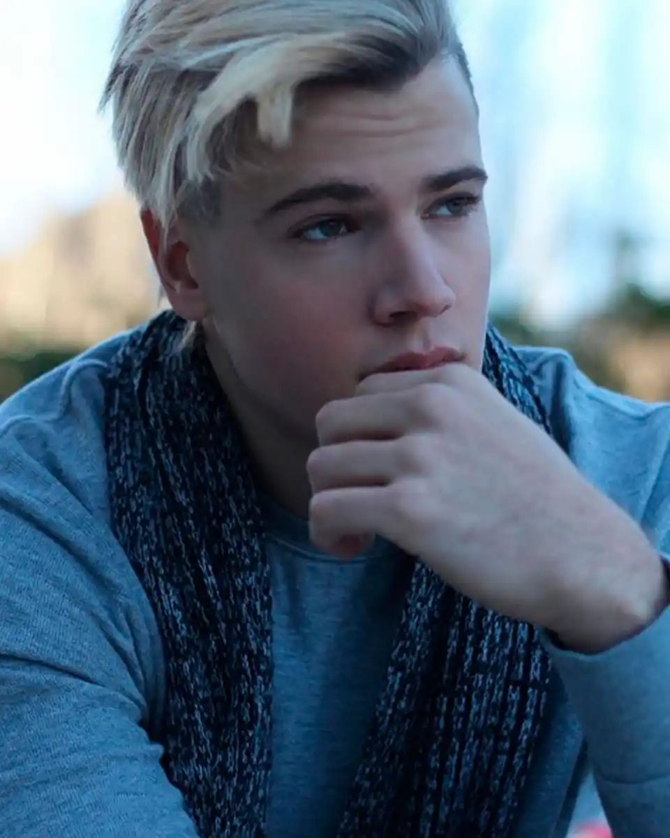 Quién es Adriano, el bañero tucumano del nuevo programa de Marley