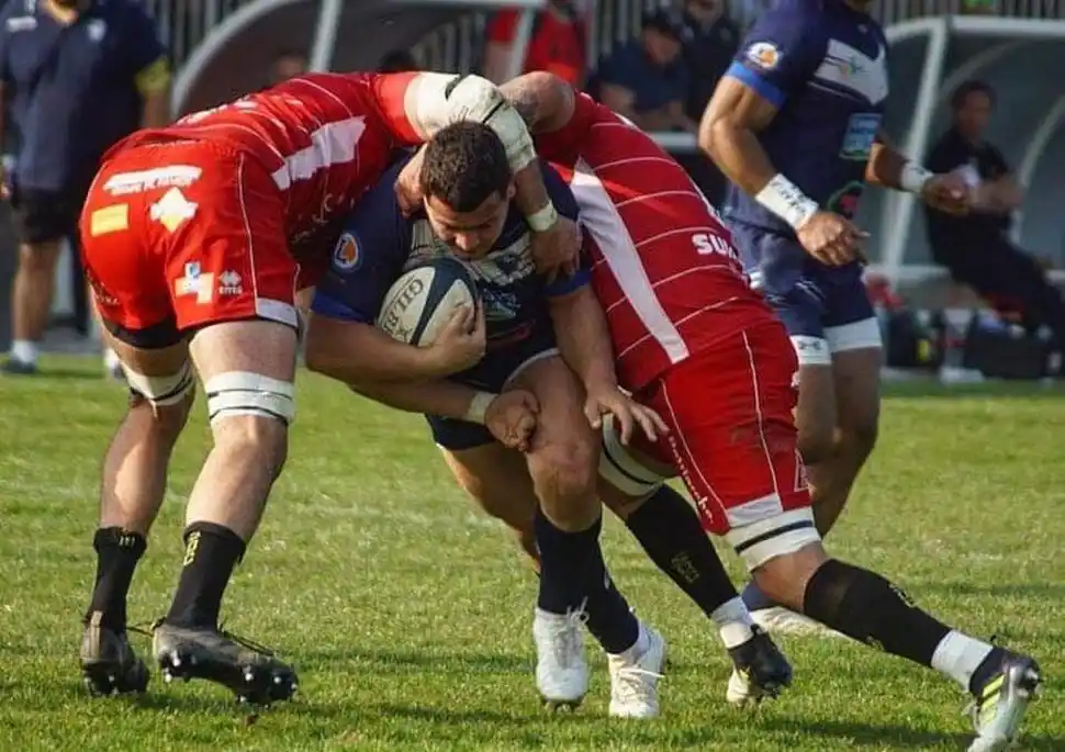 EN ACCIÓN. El hooker juega para el Sportif Beaunois de la ciudad de Beaune. 