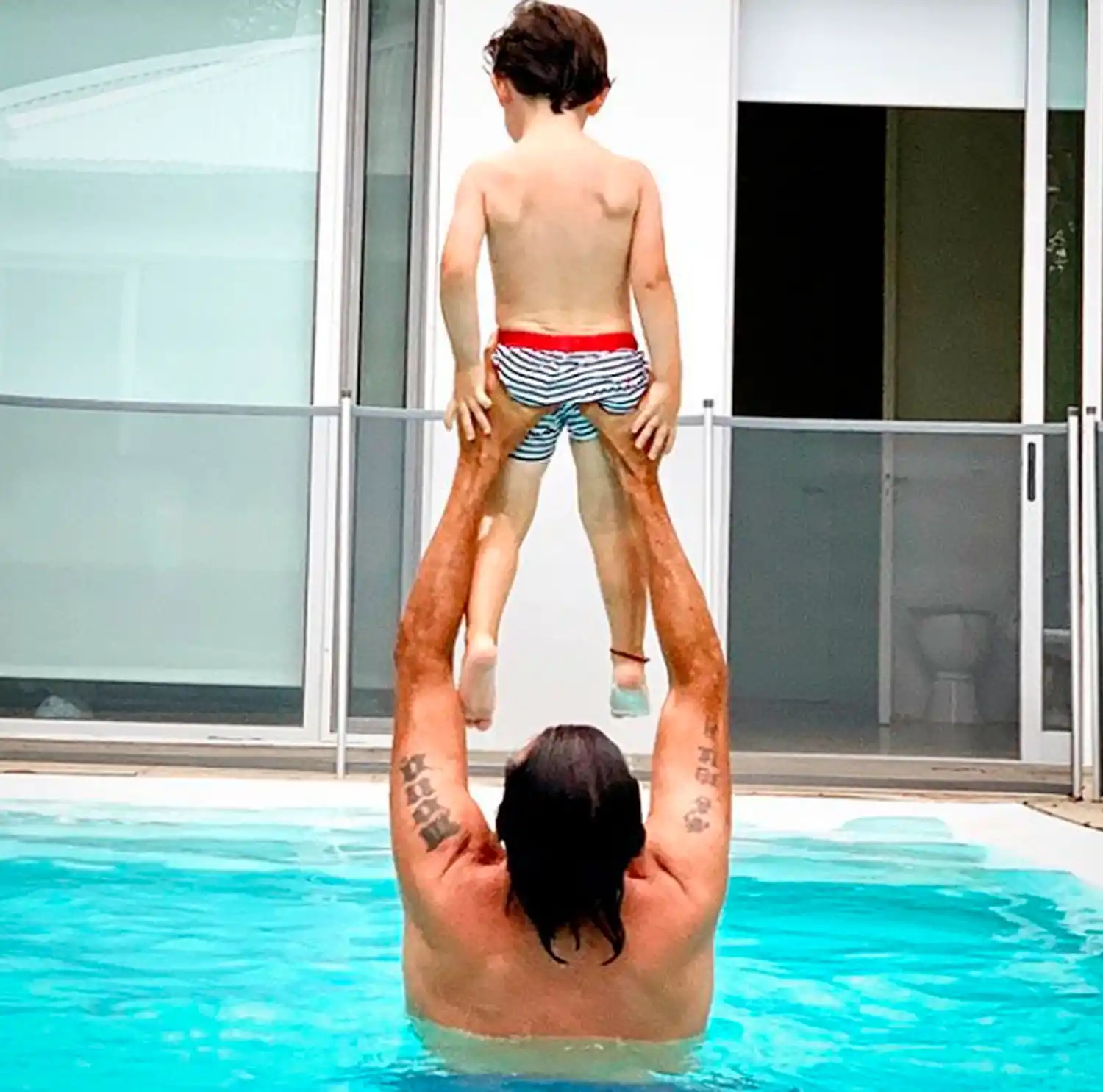 La pileta dónde cayó el chancho.