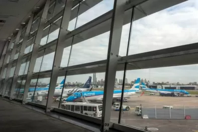 Ezeiza y Aeroparque retoman su operación normal luego de las demoras por la tormenta eléctrica