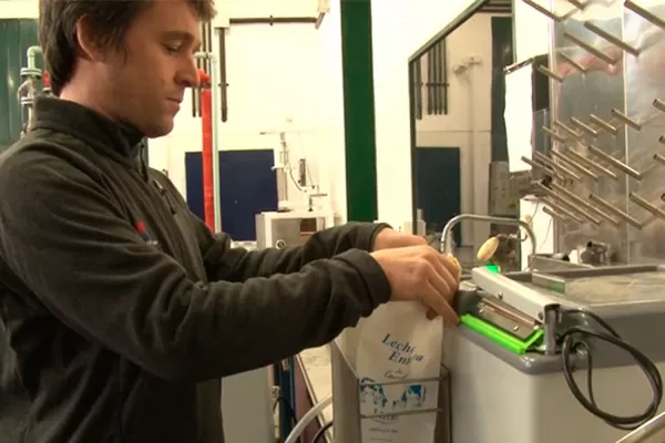 El INTA desarrolló el primer equipo del país que pasteuriza leche envasada